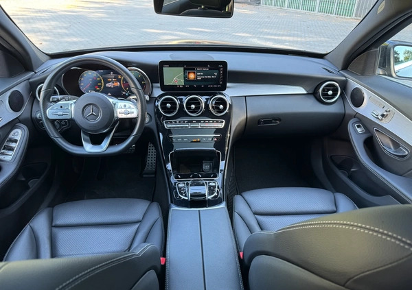 Mercedes-Benz Klasa C cena 137760 przebieg: 135000, rok produkcji 2019 z Rakoniewice małe 254